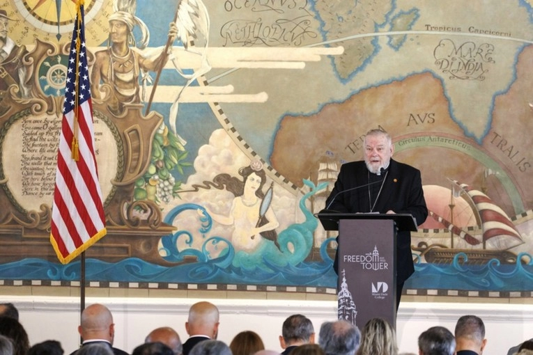 Trumpova administracija prekida veliki ugovor s Caritasom. Razlog sukob s papom?